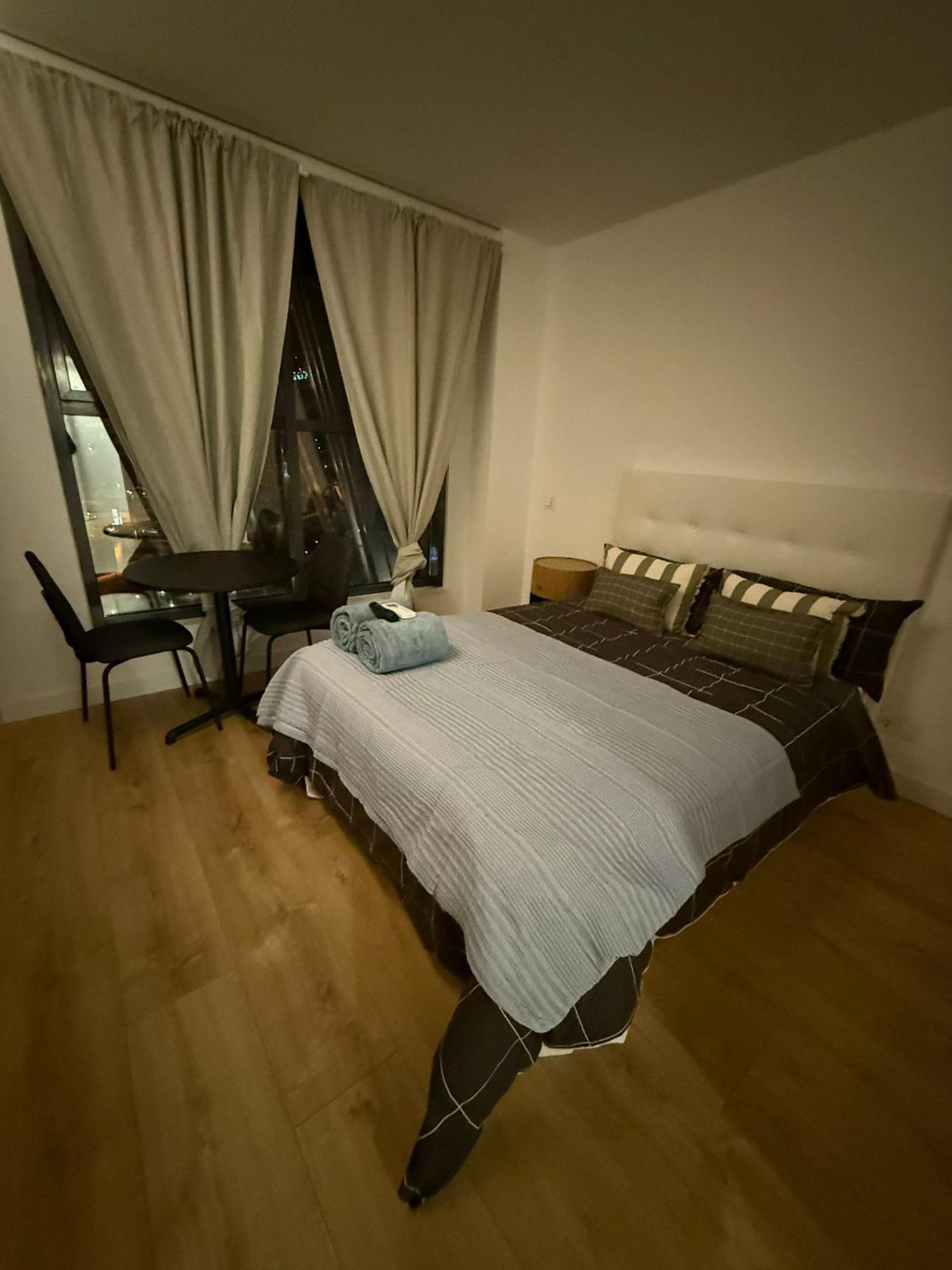 To Room Madrid Castellana Екстериор снимка